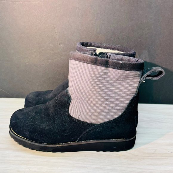 UGG Kids Boots Bayson black gray short zipper shearling 1098110K sz 1 - Picture 1 of 5
